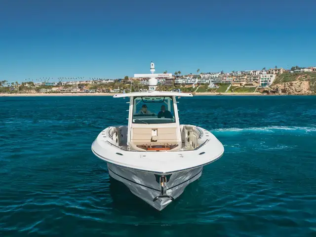 Boston Whaler 380 Outrage