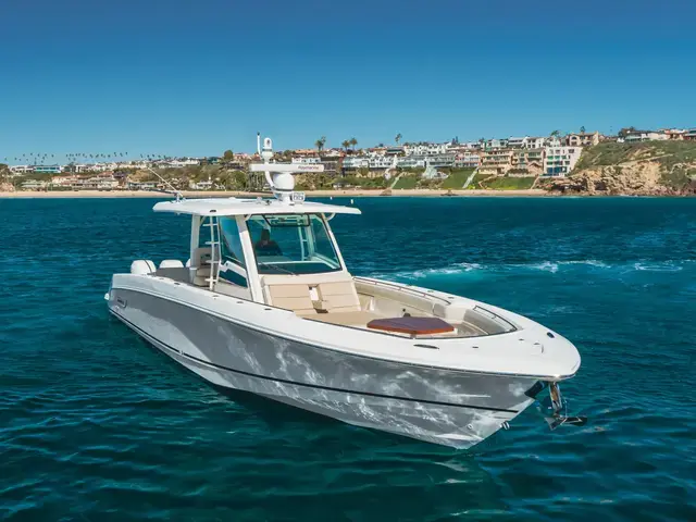 Boston Whaler 380 Outrage