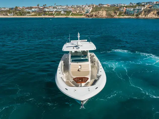 Boston Whaler 380 Outrage