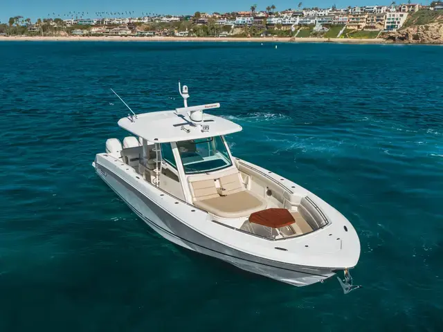 Boston Whaler 380 Outrage