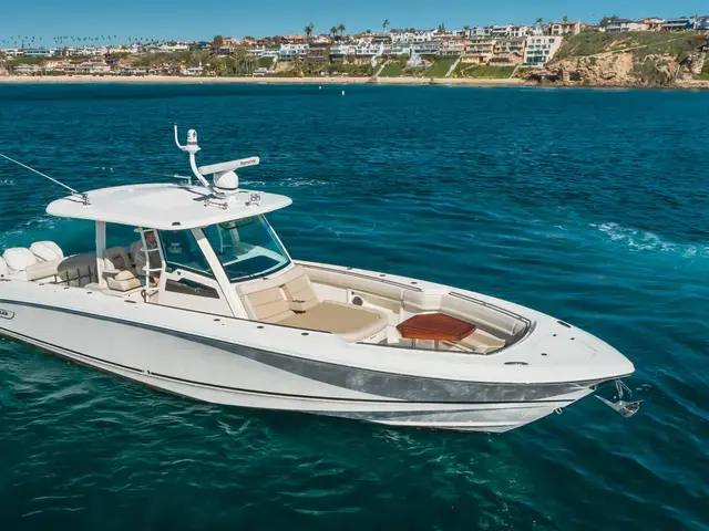 Boston Whaler 380 Outrage