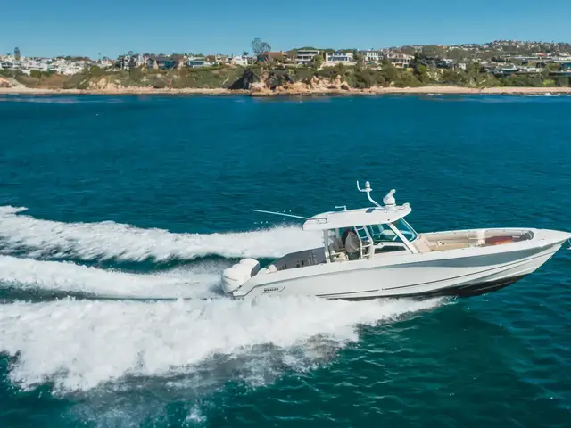 Boston Whaler 380 Outrage