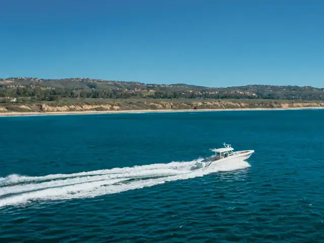 Boston Whaler 380 Outrage