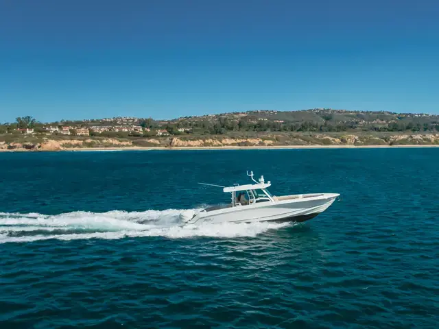 Boston Whaler 380 Outrage