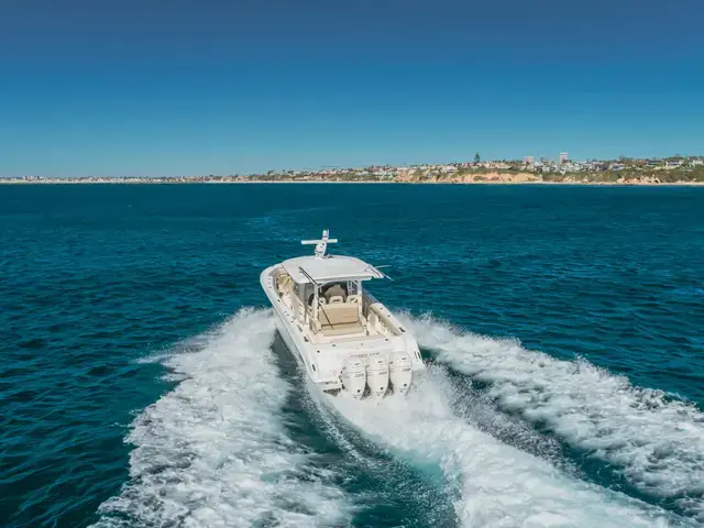 Boston Whaler 380 Outrage