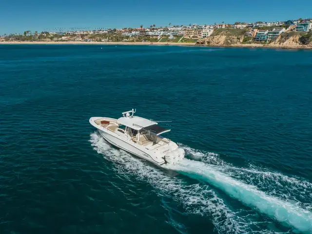 Boston Whaler 380 Outrage