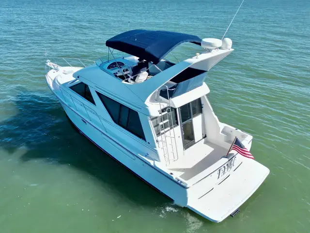 Bayliner 3988 Command Bridge