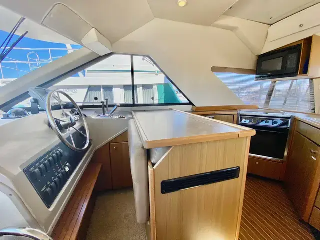 Bayliner 3988 Command Bridge