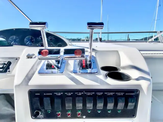 Bayliner 3988 Command Bridge