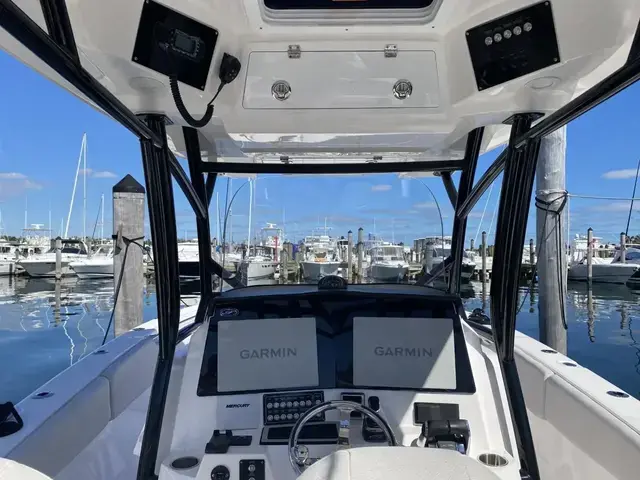 Sea Fox 328 Commander