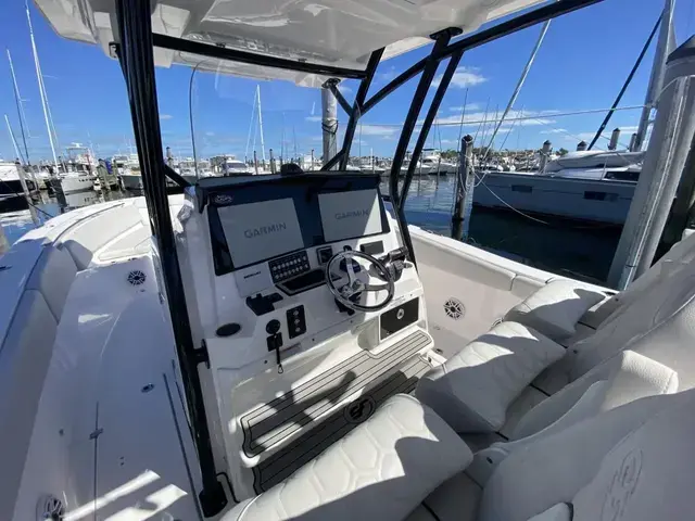 Sea Fox 328 Commander