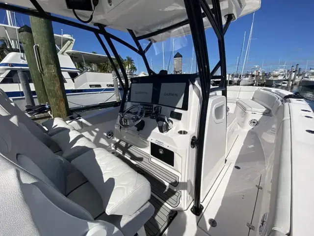 Sea Fox 328 Commander