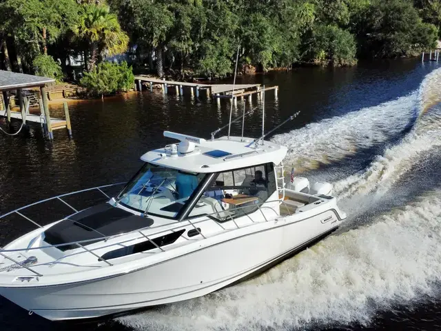 Boston Whaler 325 Conquest