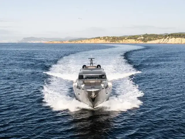 Pershing 92