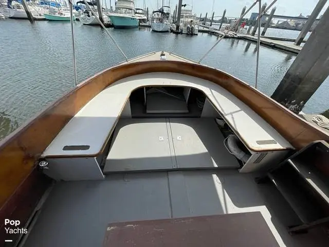 2006 Custom 29 bartender