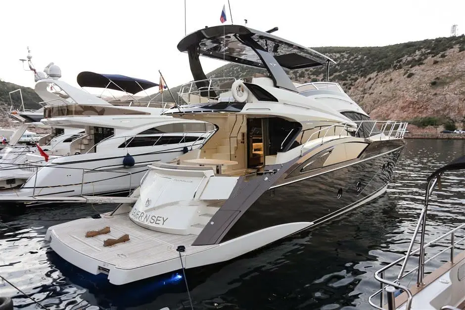 2012 Marquis 630 sport yacht