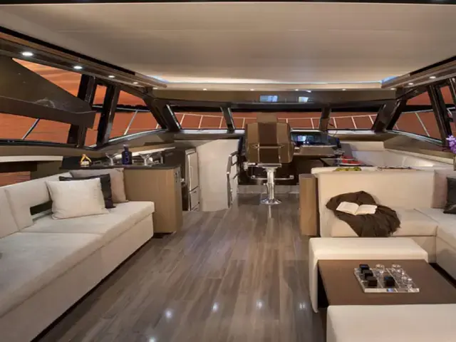 Marquis 630 Sport Yacht