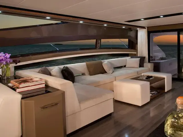 Marquis 630 Sport Yacht