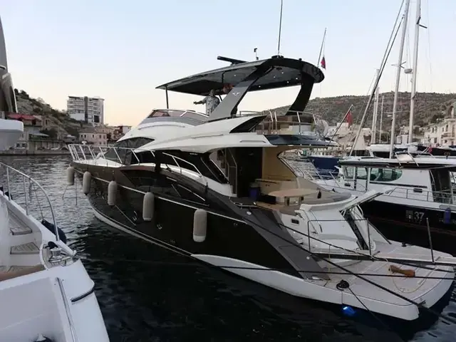 Marquis 630 Sport Yacht