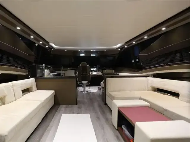 Marquis 630 Sport Yacht