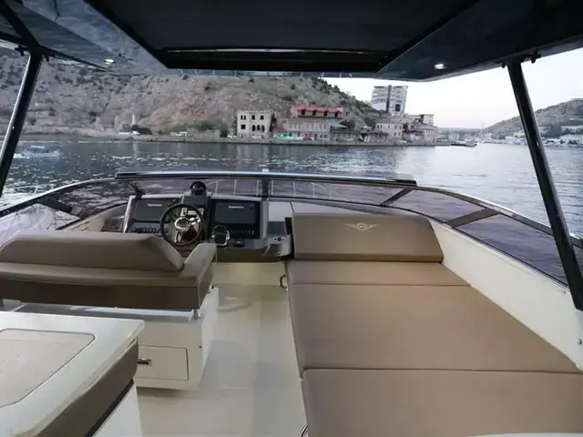 Marquis 630 Sport Yacht