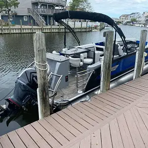 2021 Godfrey Pontoon AquaPatio 275 CBE