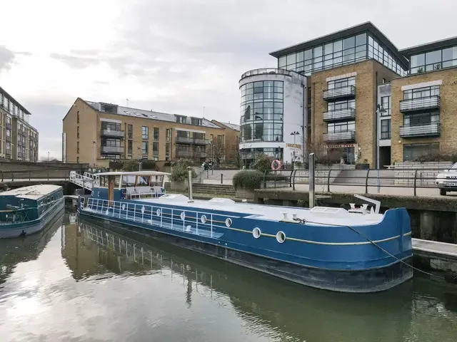 Barge boats 23m with London mooring