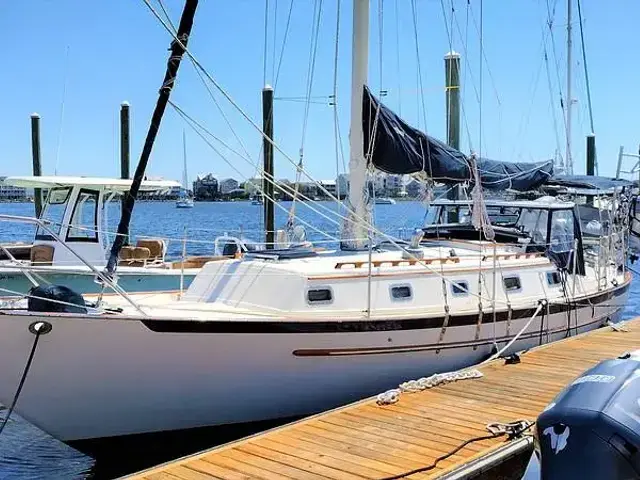 Pacific Seacraft 37