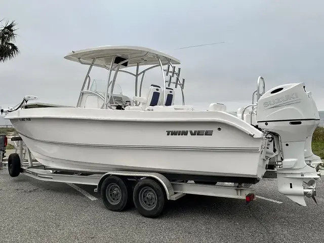 Twin Vee 260SE