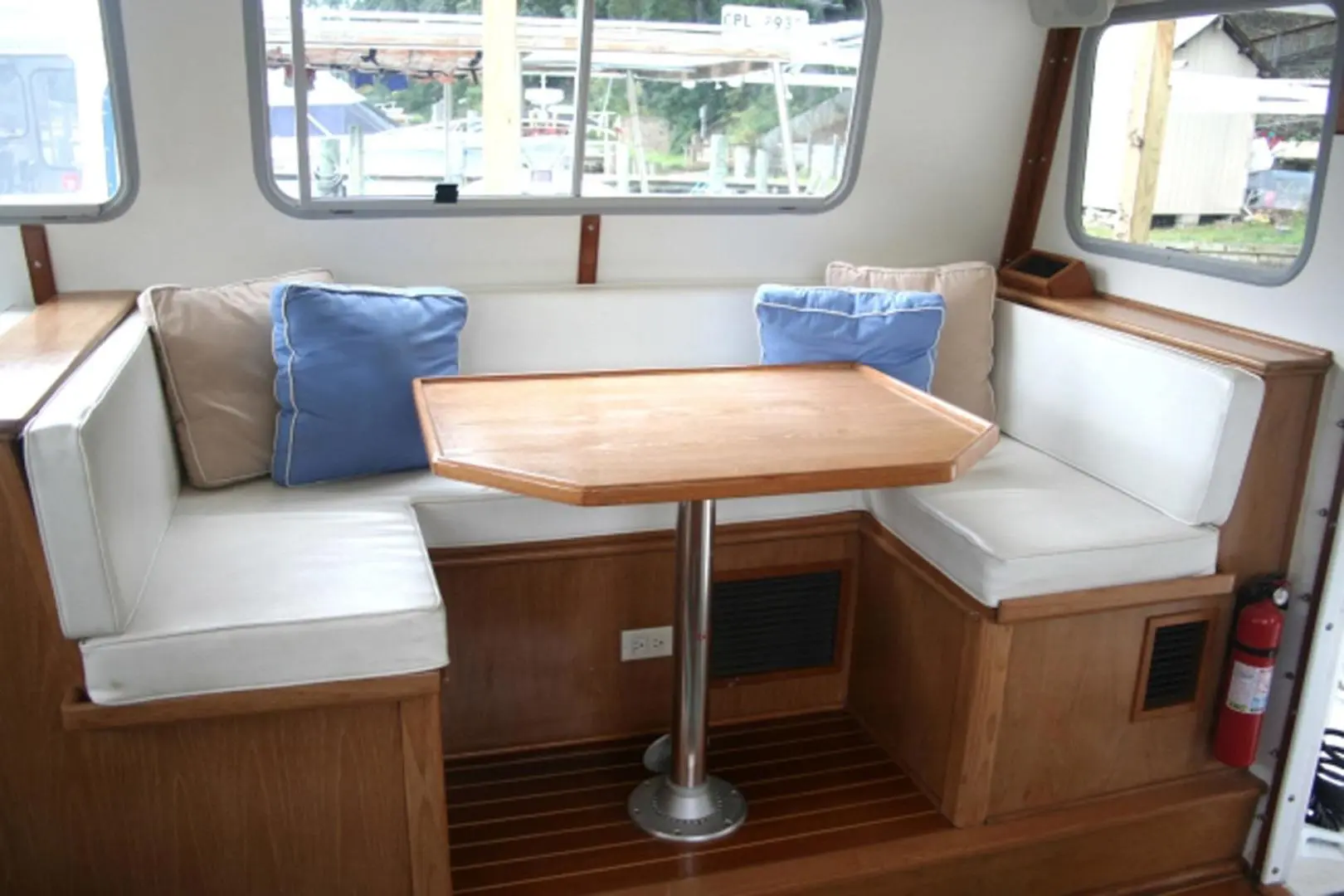 2002 Magna Marine 45 flybridge