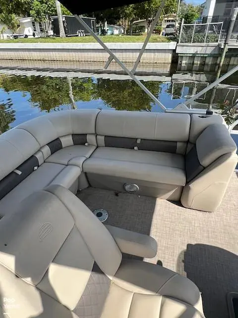 2022 Sun Tracker party barge 20 dlx