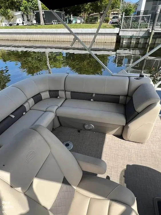 2022 Sun Tracker party barge 20 dlx