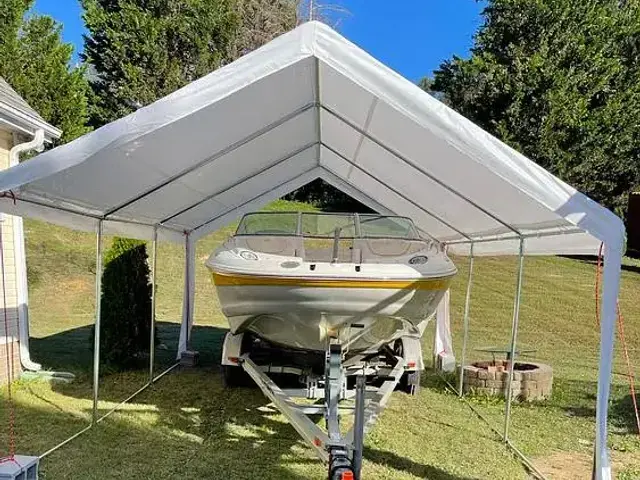 Crownline Deck Boat 220 Ex