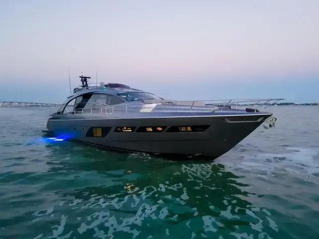 Pershing 8x