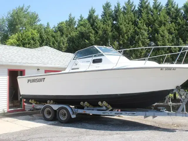 Pursuit Tiara 2600