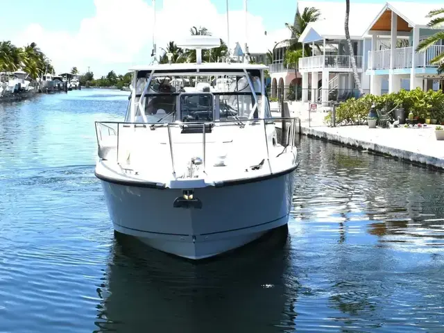 Boston Whaler 305 Conquest