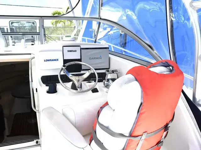 Boston Whaler 305 Conquest