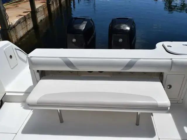 Boston Whaler 305 Conquest