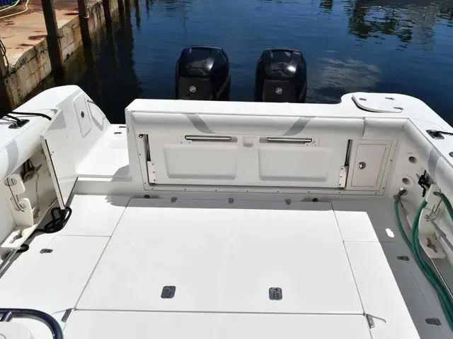 Boston Whaler 305 Conquest