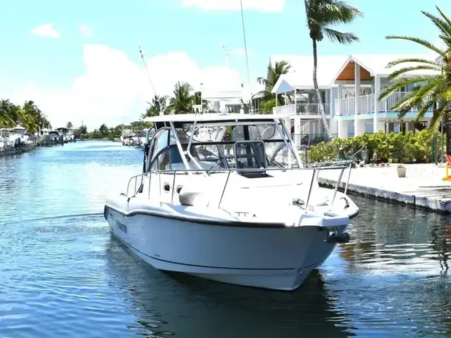 Boston Whaler 305 Conquest