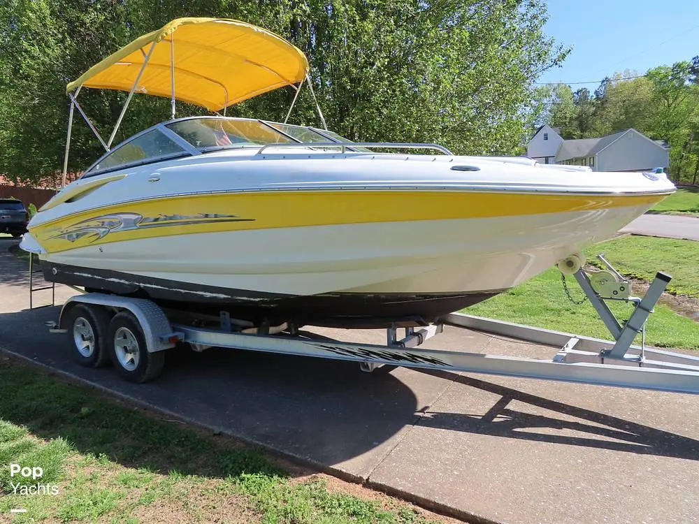 2008 Crownline deck boat 220 ex