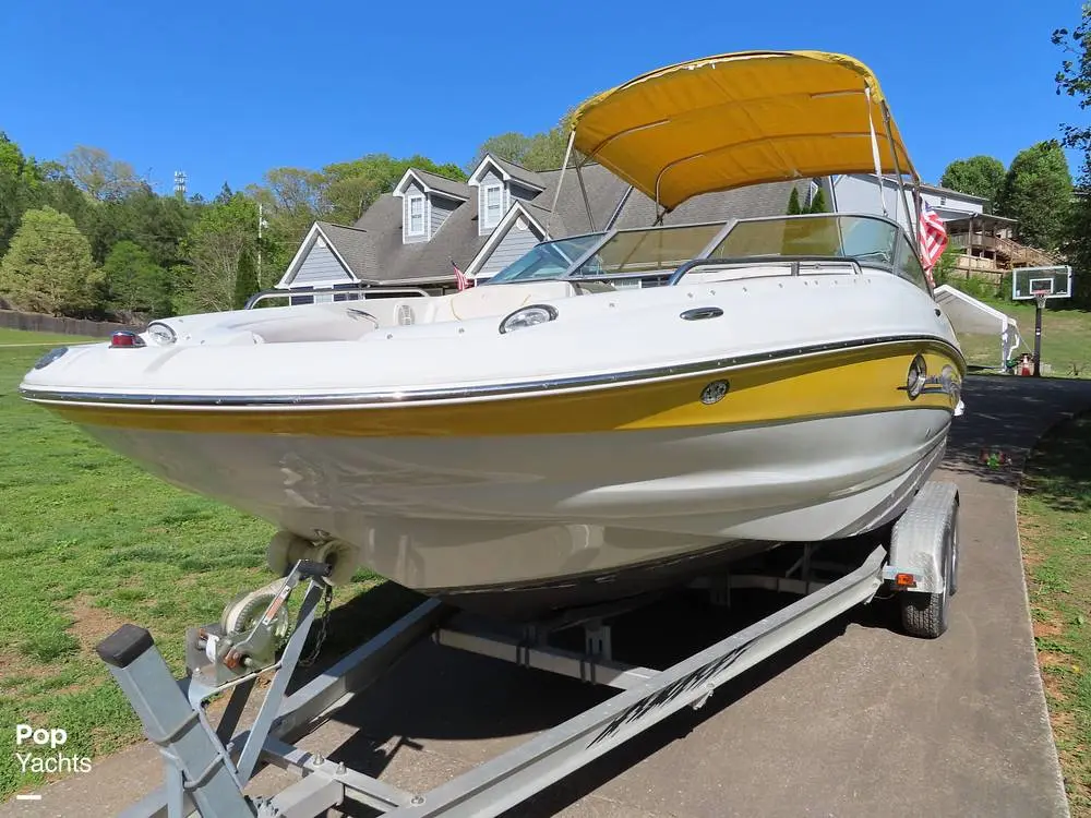 2008 Crownline deck boat 220 ex