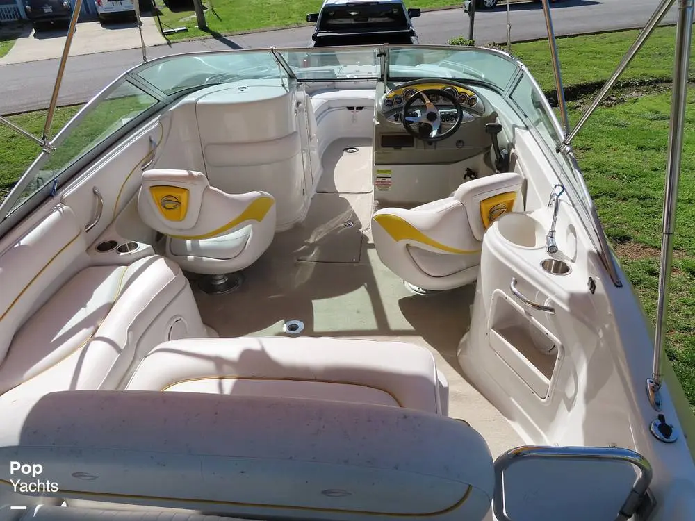 2008 Crownline deck boat 220 ex