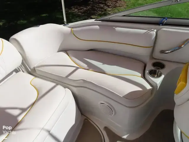 Crownline Deck Boat 220 Ex