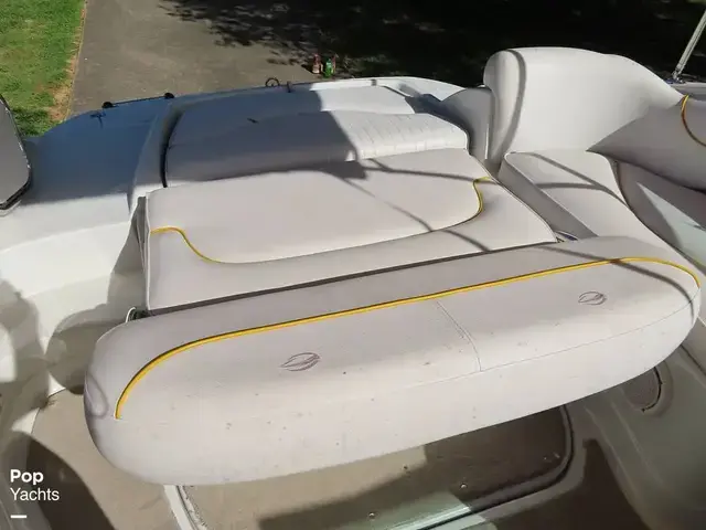 Crownline Deck Boat 220 Ex