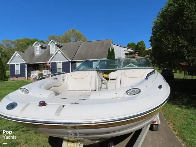 Crownline Deck Boat 220 Ex