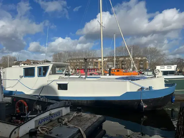 Dutch Barges 15m with London mooring