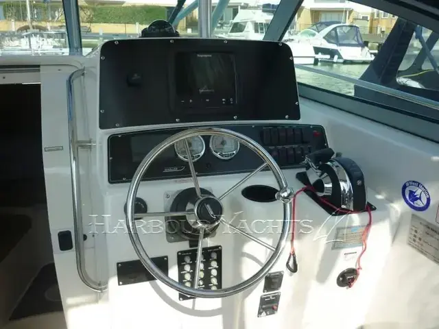 Boston Whaler 26 Conquest