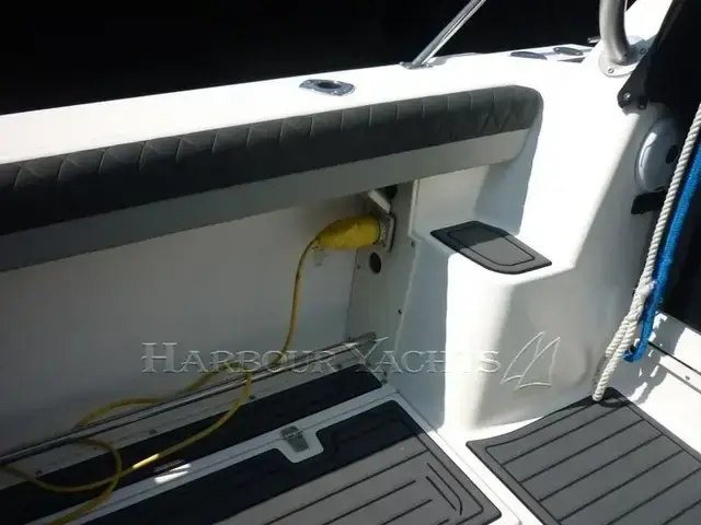 Boston Whaler 26 Conquest