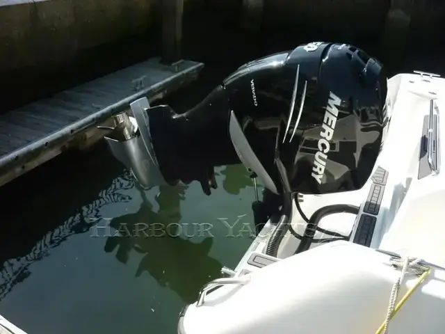 Boston Whaler 26 Conquest